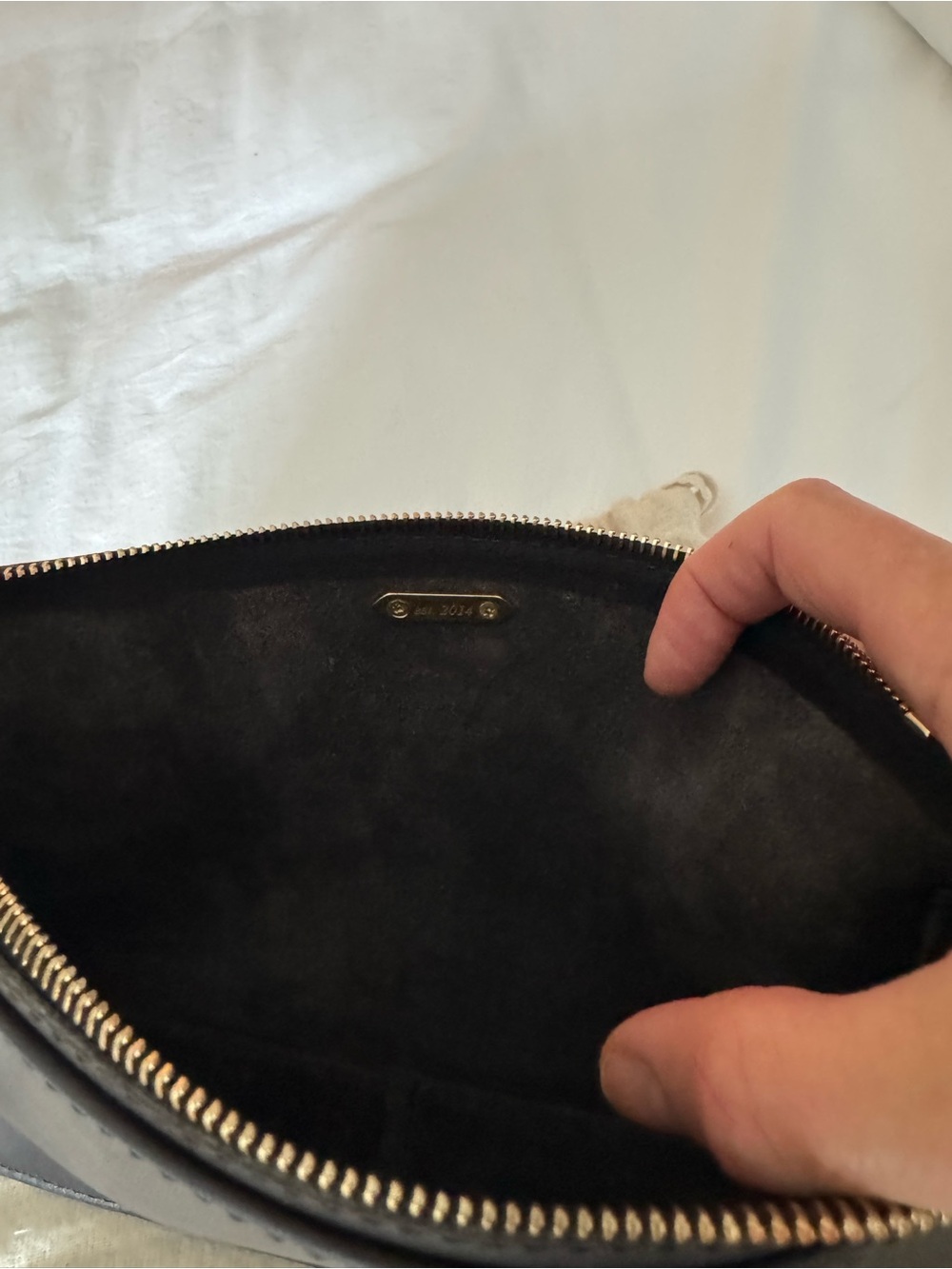 Fount Finley Shoulder Bag in Wolf - Picture 5 of 6